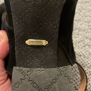 Dress sandal black suede Vionic